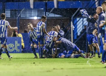 Avaí mostra força para derrotar Guarani e virar líder da Série B