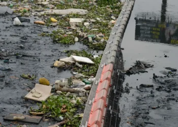 Três milhões de litros de chorume poluem a Baía da Guanabara por dia