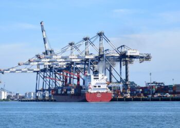 Balança comercial tem superávit de US$ 74,55 bilhões em 2024