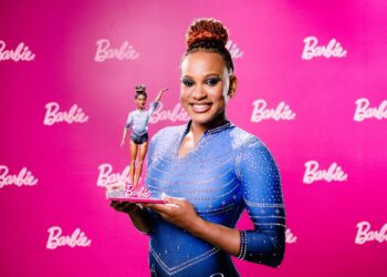Barbie presta homenagem à brasileira Rebeca Andrade