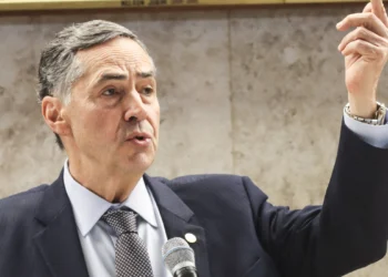 Barroso mantém Moraes à frente de inquérito sobre golpe de Estado