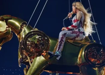 Beyoncé estreia novo elemento aéreo após acidente com carro suspenso