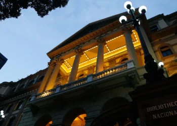 Biblioteca Nacional distribuirá 2 mil livros hoje no Rio