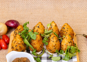 Baixa dos Sapateiros é rota de lenda urbana gastronômica: a famosa coxinha de rabada com geleia de biribiri