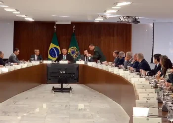 Em vídeo, Bolsonaro orientou ministros a questionar urnas e Judiciário