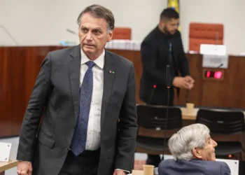 Defesa de Bolsonaro recorre contra prisão domiciliar