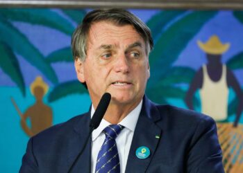 Passaporte de Bolsonaro é entregue às autoridades