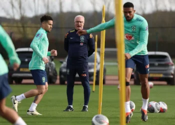 Jogo com a Inglaterra marca início da era Dorival Júnior na seleção
