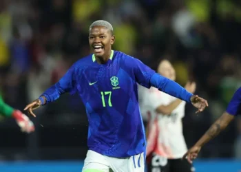 Brasil vence o Japão com gol da estreante Jhonson nos minutos finais