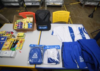 Bruno Reis apresenta kits escolares que serão distribuídos para a rede municipal de educação em 2024