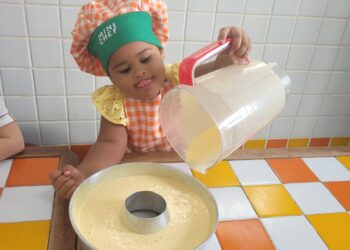 Alunos de escola de Salvador valorizam cultura junina em arraiá e preparam bolo de milho em Cozinha Experimental