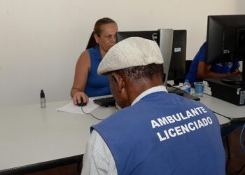 Semop treina equipes para apoiar cadastramento de ambulantes nas Prefeituras-Bairro para festas populares