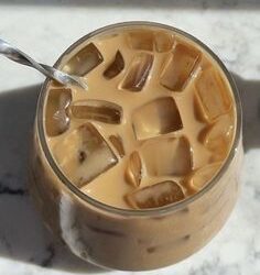 Está com calor? Refresque-se com café gelado no Tropicália Gelato e Caffé