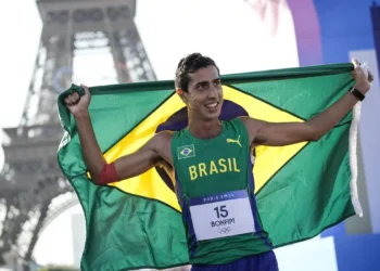 Caio Bonfim fatura prata inédita para o Brasil na marcha atlética