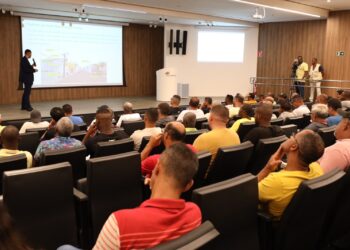 Detran capacita motoristas de trio elétrico, em parceria com Neoenergia, para prevenção de acidentes