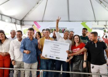 Governo do Estado entrega sistema de abastecimento de água e sinalização de trânsito em Capim Grosso