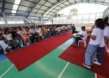 “Caravana do Saber” prepara alunos para o Enem