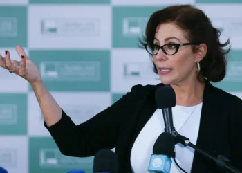 Deputada Carla Zambelli é internada e falta a depoimento no STF