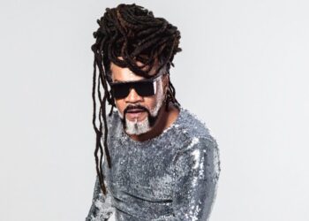 Carlinhos Brown comanda o tradicional Arrastão e encerra o Carnaval da Bahia