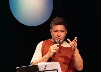 Carlos Barros leva “Gal Hoje” para Foyer Carmem Miranda, no Teatro SESC Casa do Comércio