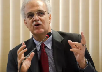 Convencer países a zerar emissões até 2040 é desafio, diz Carlos Nobre