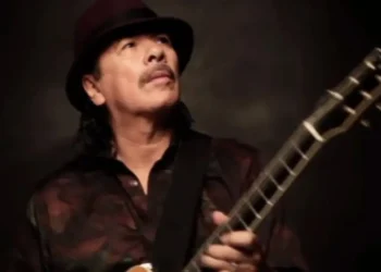 Carlos Santana é hospitalizado após passar mal durante ensaio para show nos EUA