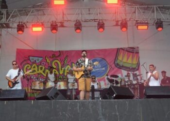 Carnaval nos Bairros leva folia para sete bairros e três ilhas de Salvador até esta terça-feira