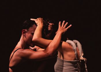 Espetáculo de dança “Cavalas” faz apresentações na Sala do Coro do TCA