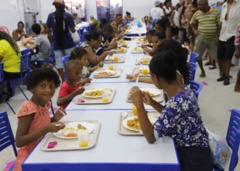 Restaurantes Populares Vida Nova garantem ceia da Semana Santa para mais de 1,5 mil assistidos