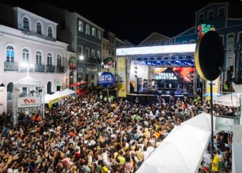 Pelourinho celebra primeiro Oscar do cinema brasileiro com exibição da premiação e show de Margareth Menezes