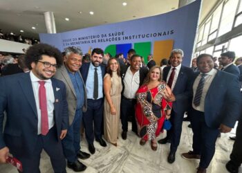 Jerônimo defende mais recursos para a saúde em posse de ministros, em Brasília