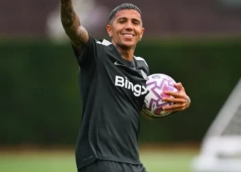 Chelsea corta nove jogadores do elenco e inicia pré-temporada