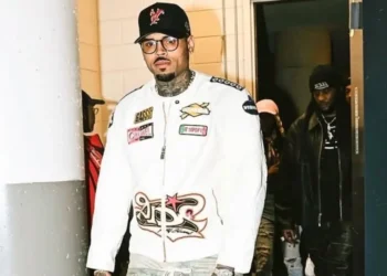 Chris Brown deixa prisão no Reino Unido após pagamento de fiança