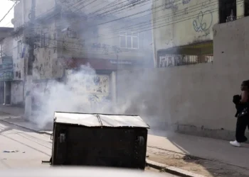 Demolição de imóveis na Cidade de Deus gera revolta e confrontos