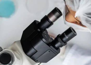 Produção científica cai 7% em 2023 e volta ao patamar pré-pandemia