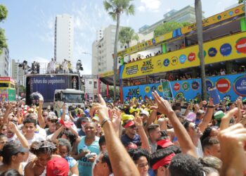 Terceiro dia do Carnaval de Salvador é marcado pelo ‘Super Sábado da Avenida’ no Circuito Osmar