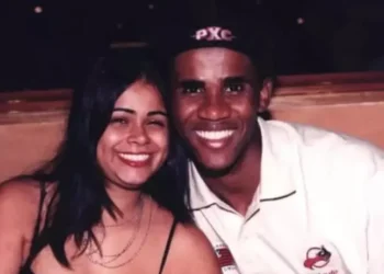 Viúva de Claudinho pede R$ 1 milhão de indenização após cemitério retirar restos mortais de jazigo sem autorização