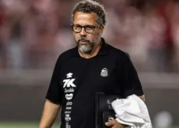 Santos demite Cléber Xavier após derrota por 6 a 0 para o Vasco