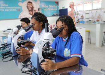 Com novos projetos, governo baiano amplia investimentos em Educação no primeiro semestre de 2024