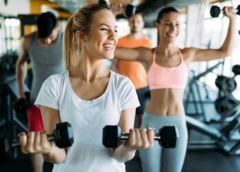 Especialista explica importância da prática de exercícios físicos para mulheres 40+