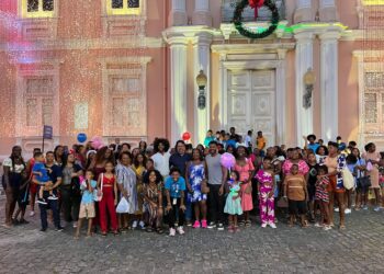 Comunidades quilombolas de Salvador visitam decoração natalina do Centro Histórico