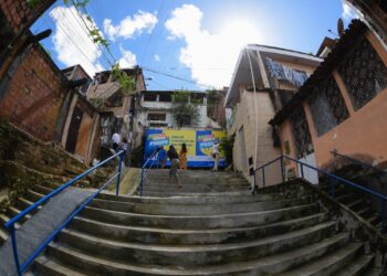 Prefeitura inaugura duas contenções de encosta na Caixa D’Água para trazer mais segurança a famílias em áreas de risco