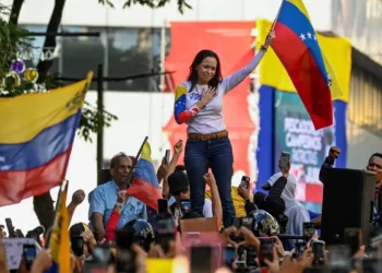 Notícia da prisão de Corina, logo desmentida, tensiona posse de Maduro
