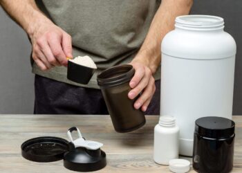 Creatina traz benefícios importantes com o avançar da idade; entenda como