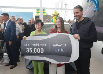 BYD alcança marco de vendas com o BYD Dolphin Mini no Brasil e realiza cerimônia de entrega da unidade 35 mil