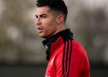Fãs de Cristiano Ronaldo invadem hotel onde o jogador está na China