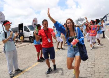 Carnaval da Bahia recebe milhares de foliões de cruzeiros marítimos 