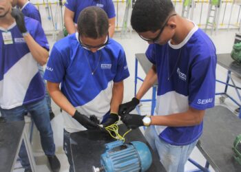 SENAI BAHIA oferece 297 vagas gratuitas de formação para jovem aprendiz