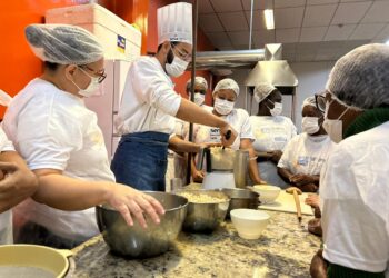 Projeto Vida Nova da Prefeitura promove capacitação em preparação de acarajé