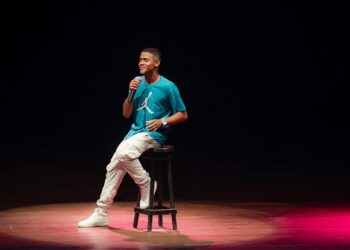 Humorista Tiago Souza estreia Tour2024 com apresentação no Teatro Jorge Amado